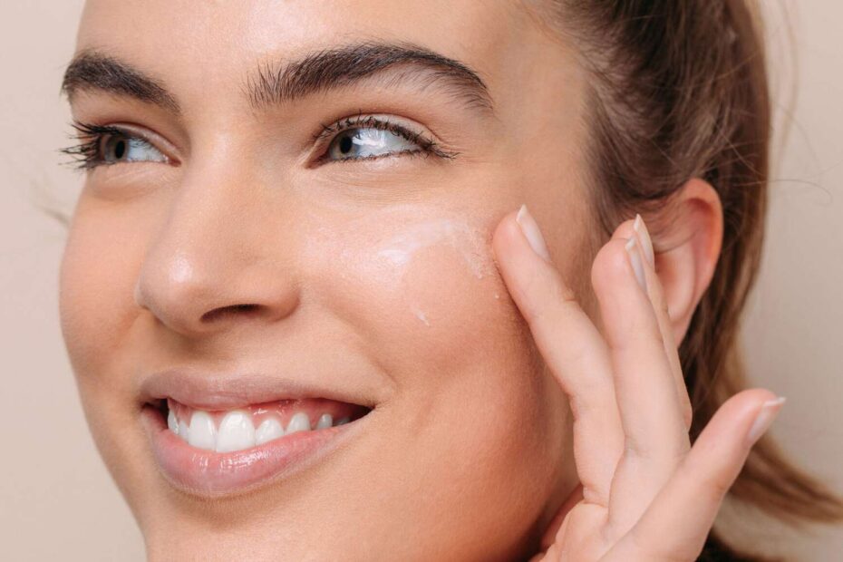  The best cleanser for dry skin in pakistan: Nourishing Your Skin with Gentle Care